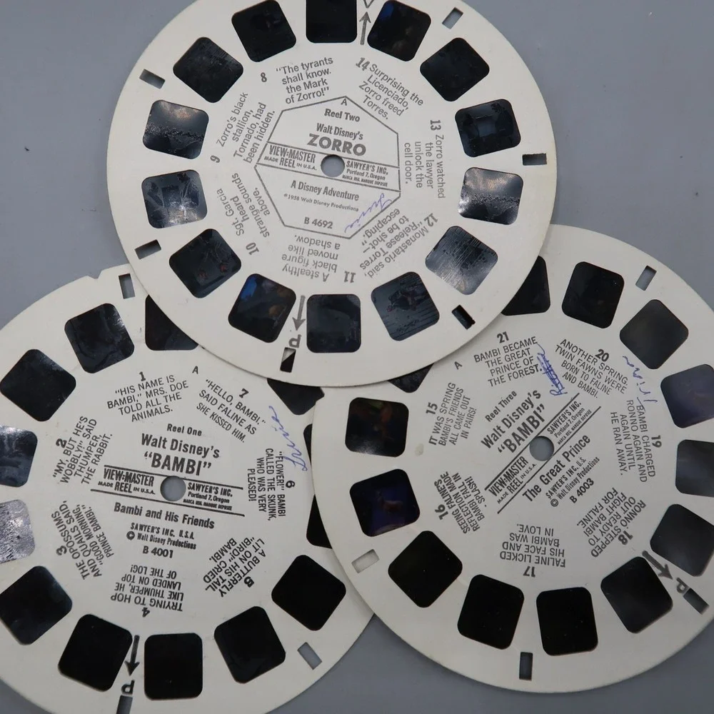 Vintage View-Master Lighted Viewer Blue with lot of reels Disney Bambi‎ Snoopy